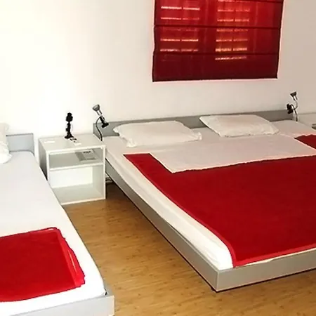 House Bugenvilla Dtosi Сasa de vacaciones Supetar